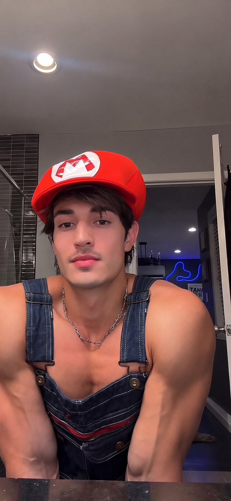 freakyphoria's tweet photo. emerging actor johann fitch as a hot asf mario for halloween https://t.co/mhj6XZGHEX