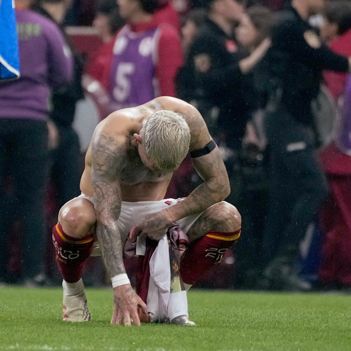 GalatasaraySK's tweet photo. 😣🐜 https://t.co/hsxGtuwrfb