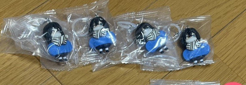 ChuAn1901's tweet photo. @nmk_dice はじめまして、検索よりコメント失礼いたします。

伊黒を4点所持しておりますが、煉獄＋玄弥との2:2、または3:2での交換も可能でしょうか？

ご検討いただけますと幸いです。よろしくお願いいたします！ https://t.co/JWA7Jtuxxx