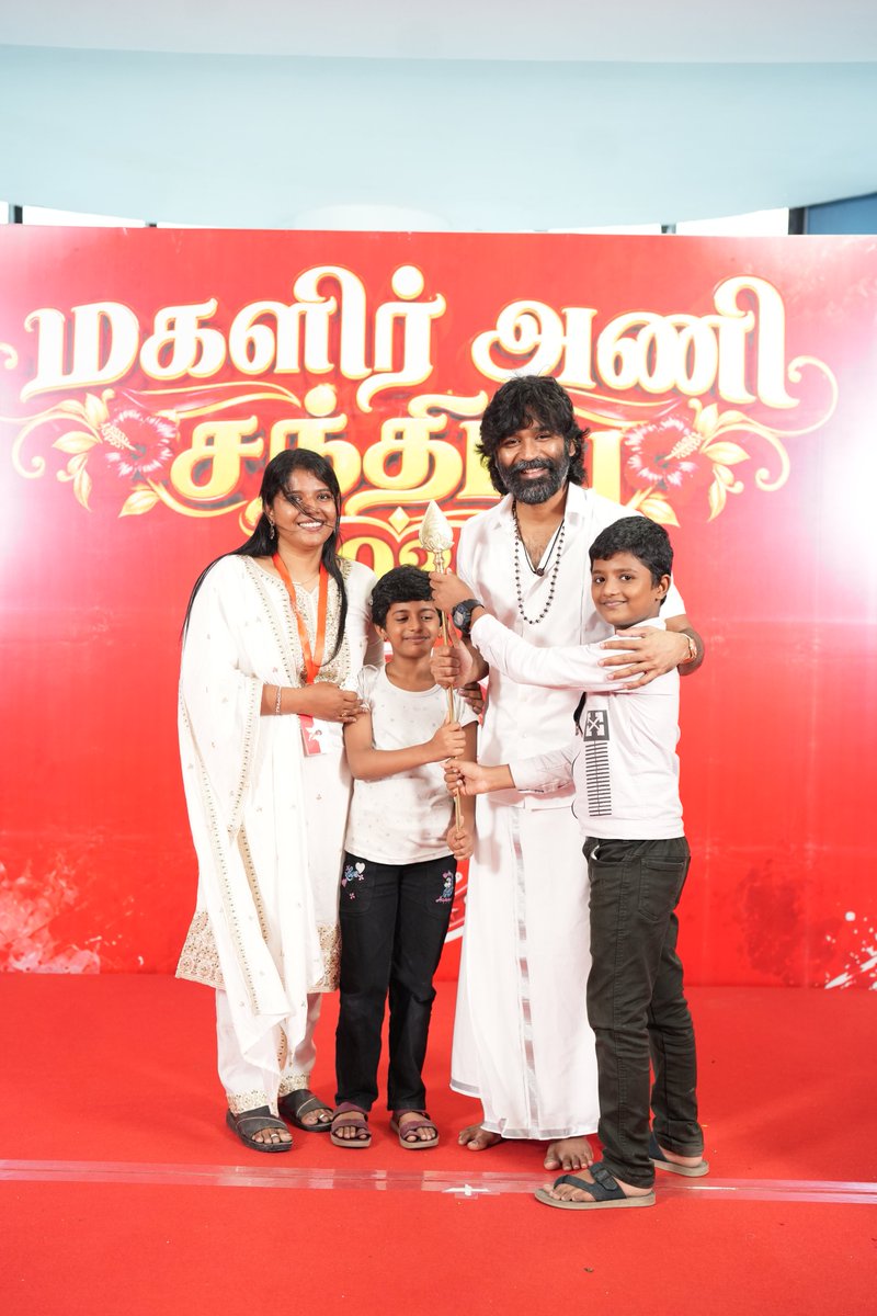 D_FanGirlKPM01's tweet photo. Unforgettable moments of a lifetime 🤍 

Moments that will stay in my memory no matter how many years pass 🥰

The moment I saw him is still not fading from my eyes 🥹 

I am at the peak of happiness, which words cannot describe 😭🤍

Love you forever naa @dhanushkraja 😭🤍 https://t.co/XGFQ3KfFBd