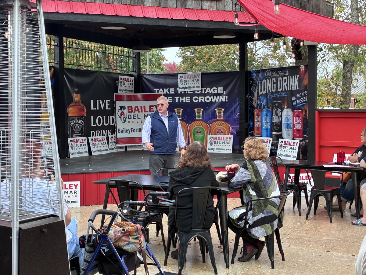 BenSzalinski's tweet photo. Darren Bailey delivering his closing message in Springfield on a statewide tour. His main message is that he needs voters to show up: 

“The key to winning this election is voter turnout. We learned that the hard way four years ago.” https://t.co/kkEDqKzXdk