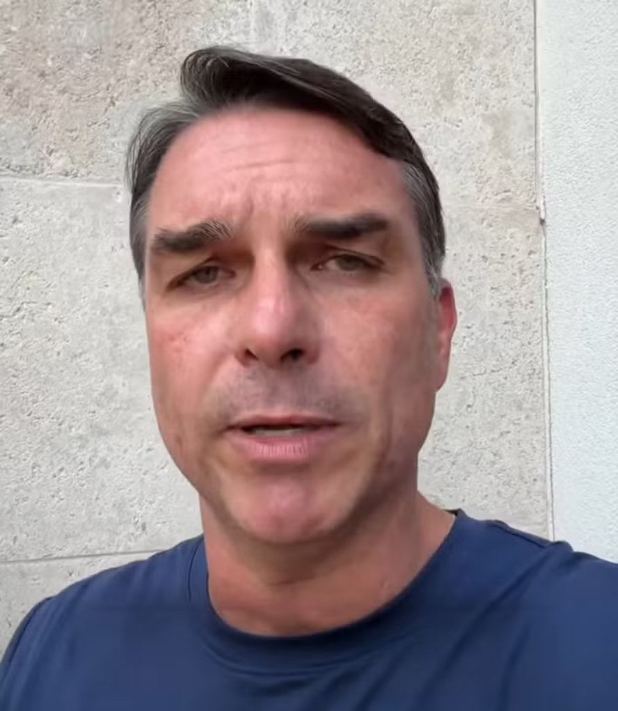 centralreality's tweet photo. Rick Azevedo sobre Flávio Bolsonaro em nova publicação:

"Se fosse honesto, tinha aberto o sigilo. Se fosse honesto, não fugia. Eu falei e repito: Flávio queria ser eleito para não ser preso, não para governar o Brasil." https://t.co/COUVrcE19f