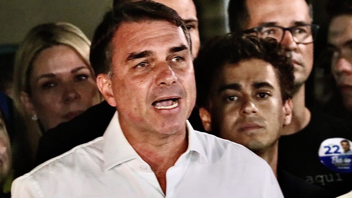 RAPPORT : Le sénateur brésilien Flávio Bolsonaro est en route vers les États-Unis, selon des alliés cités par Folha de S.Paulo.