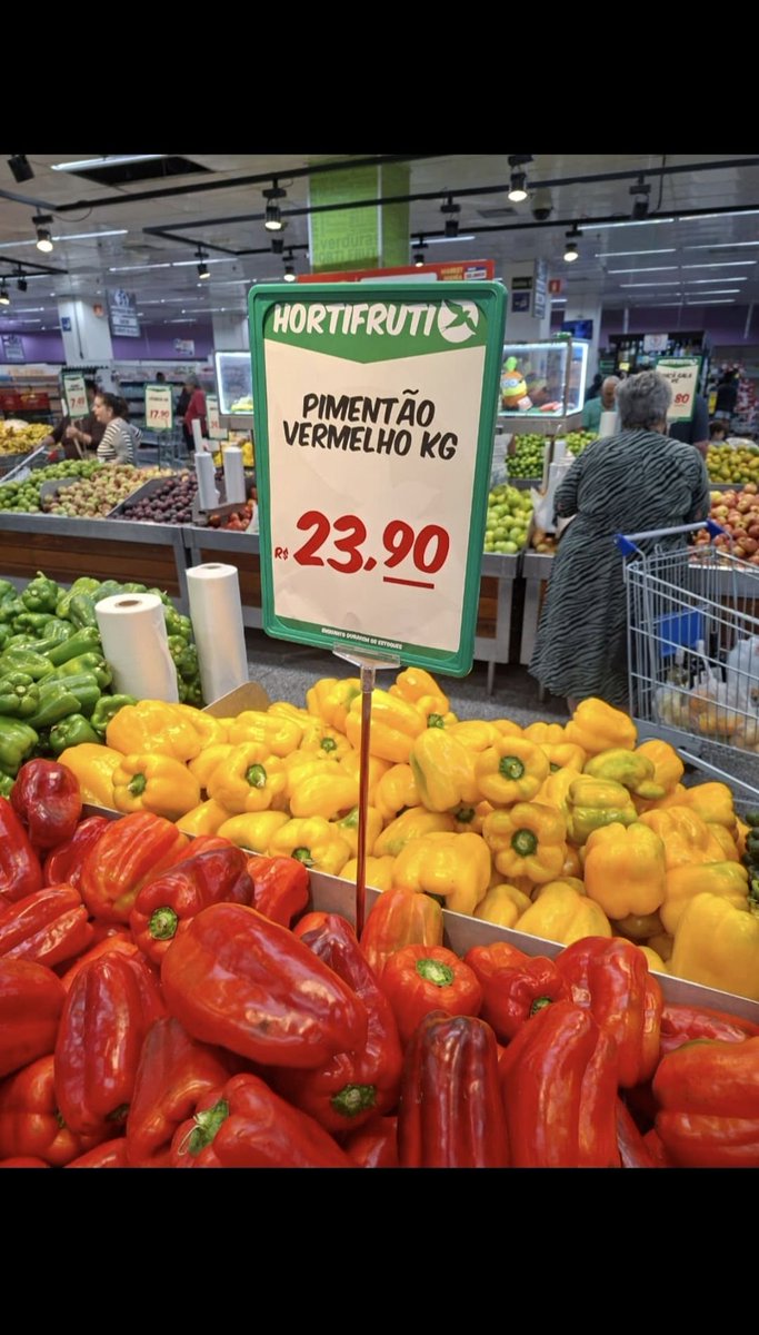semcpfnaoopina's tweet photo. RT @minhainflacao: vejam alguns preços num supermercado da Zona Norte de São Paulo.

Alho 40 reais. https://t.co/pLKyzEk7GO