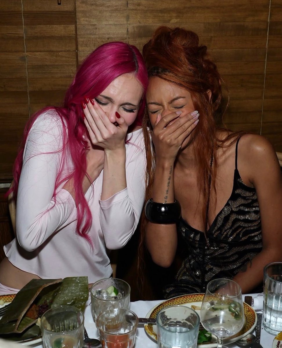 ravynlenae's tweet photo. we so crazyyyyy omg🤣🤣 https://t.co/PiB8gNiQgC