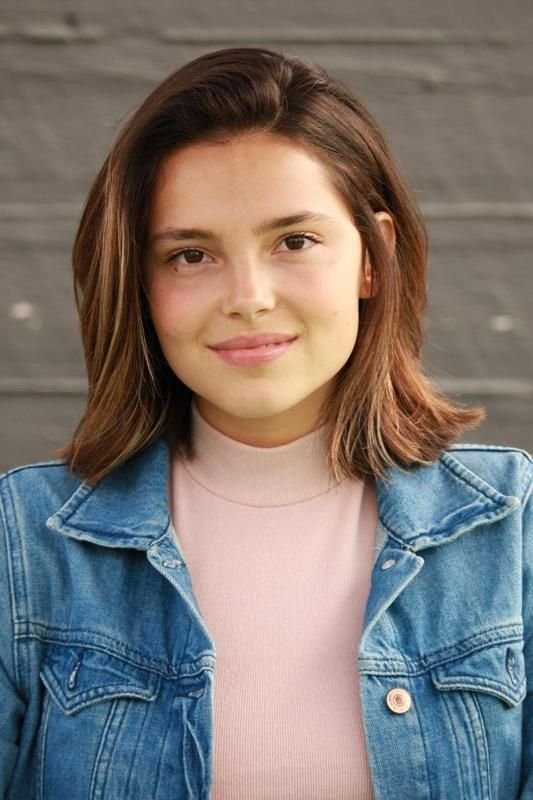 Dare__Devils's tweet photo. Obsession Actress Inde Navarrette😍🎀

• 🗣️Name – Inde Navarrette
• 🎂 Born – March 3, 2001
• 🔢 Age – 25 years (as of 2026)
• 🌎 Heritage – Mexican-Australian American
• 🏠 Childhood – Moved frequently due to her father's military service, attended 11 schools by age 15
• 🎬 Acting Debut – Late 2010s with Denton's Death Date
• ⭐ Breakthrough TV Role – Sarah Cushing in Superman & Lois (2021–2024)
• 🔥 Major Film Success – Nikki in the 2025 horror hit Obsession 🫦
• 🎥 Upcoming Project – Invertigo
• 💰 Net Worth – Estimated at $20–50 million (approx)
• 💼 Profession – Actress 
• ❤️ Relationship Status – Single