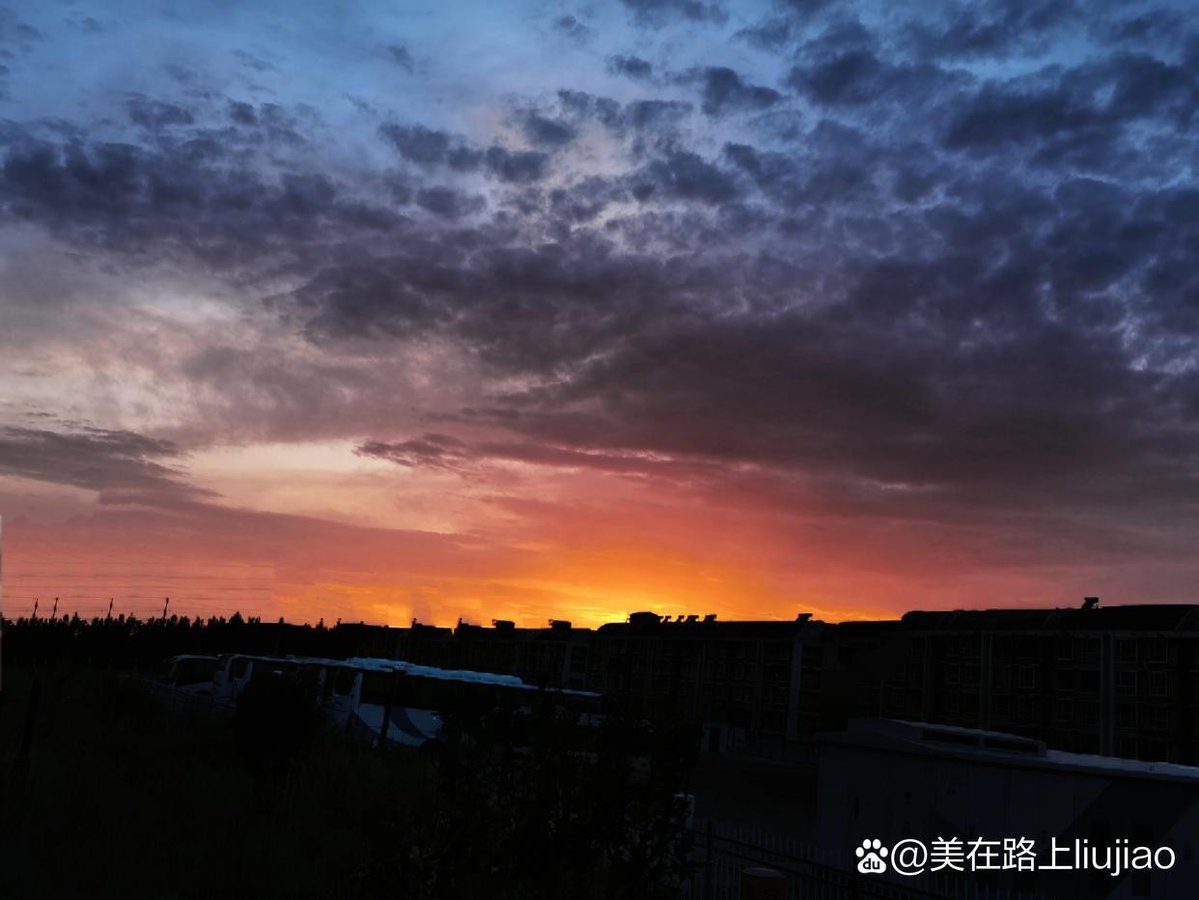 yuuse_mf00's tweet photo. 「砂映る瞬間を待ち、匣に詰まった嘏（ご）の輝きを見つめる今日。」 https://t.co/Y3zn4rBzt0