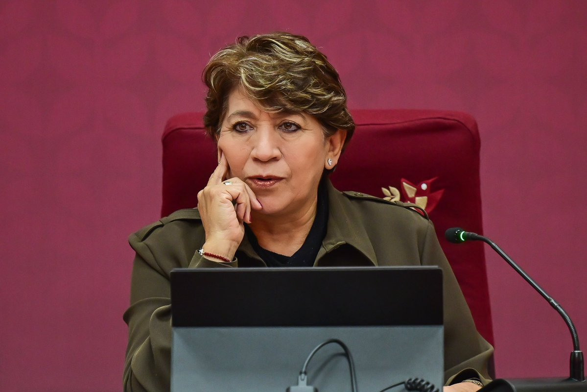 horacioduarteo's tweet photo. ¡Que tengan un martes muy productivo!
Nosotros concluimos la primera actividad del día: Mesa de Paz encabezada por la Gobernadora @delfinagomeza.

Hoy nos acompañó el Magistrado @mgdohector, Presidente del @PJEdomex. con quien intercambiamos información y analizamos los alcances de las estrategias de seguridad y procuración de justicia para las familias mexiquenses. 

La colaboración nos fortalece. 
#ElPoderDeServir