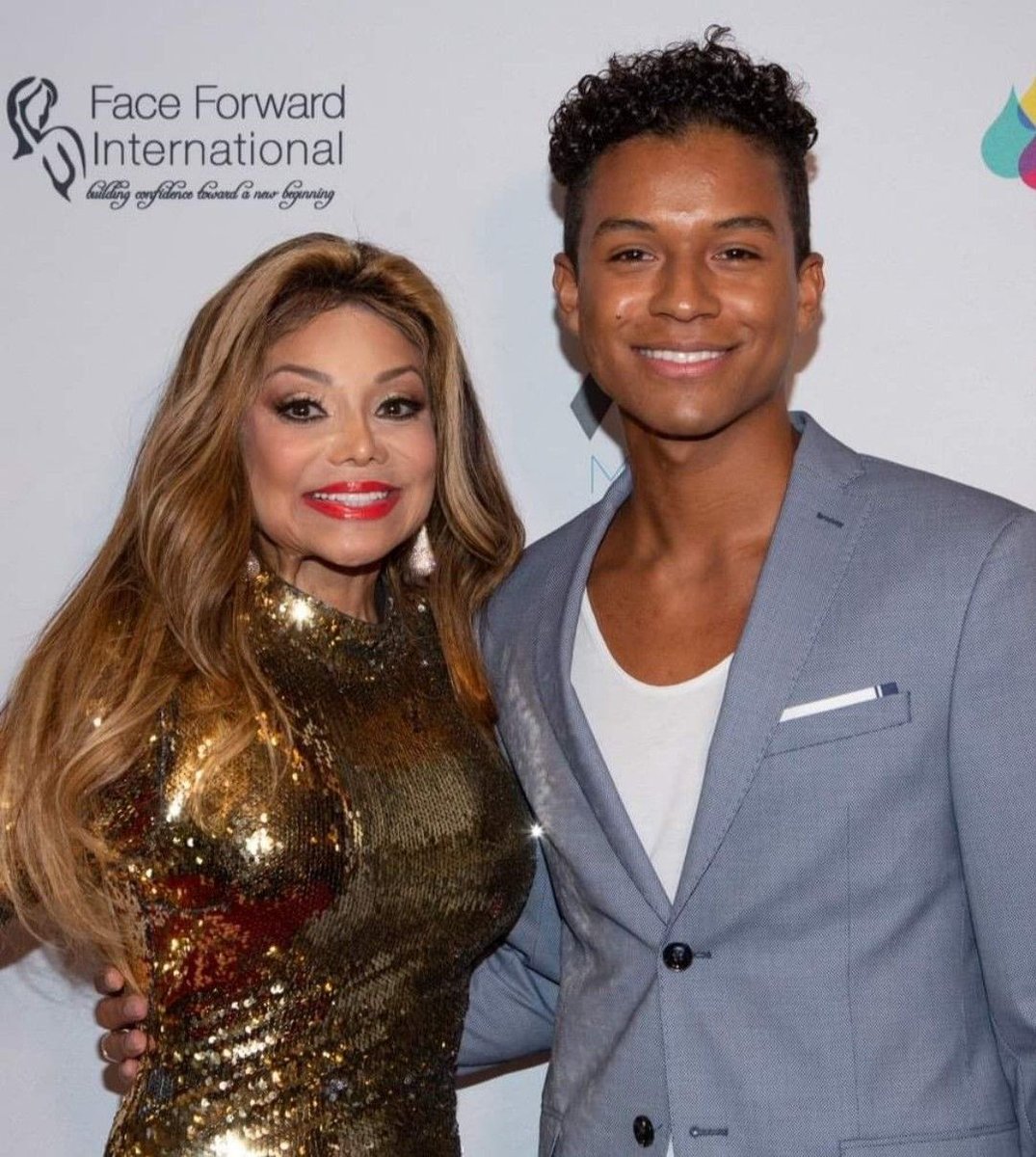 alwaysjaafar's tweet photo. jaafar and his aunt latoya attended face forward international’s 10th annual gala in 2019, which supported survivors of domestic violence, human trafficking, and other violent crimes https://t.co/cCnI4NGBQN