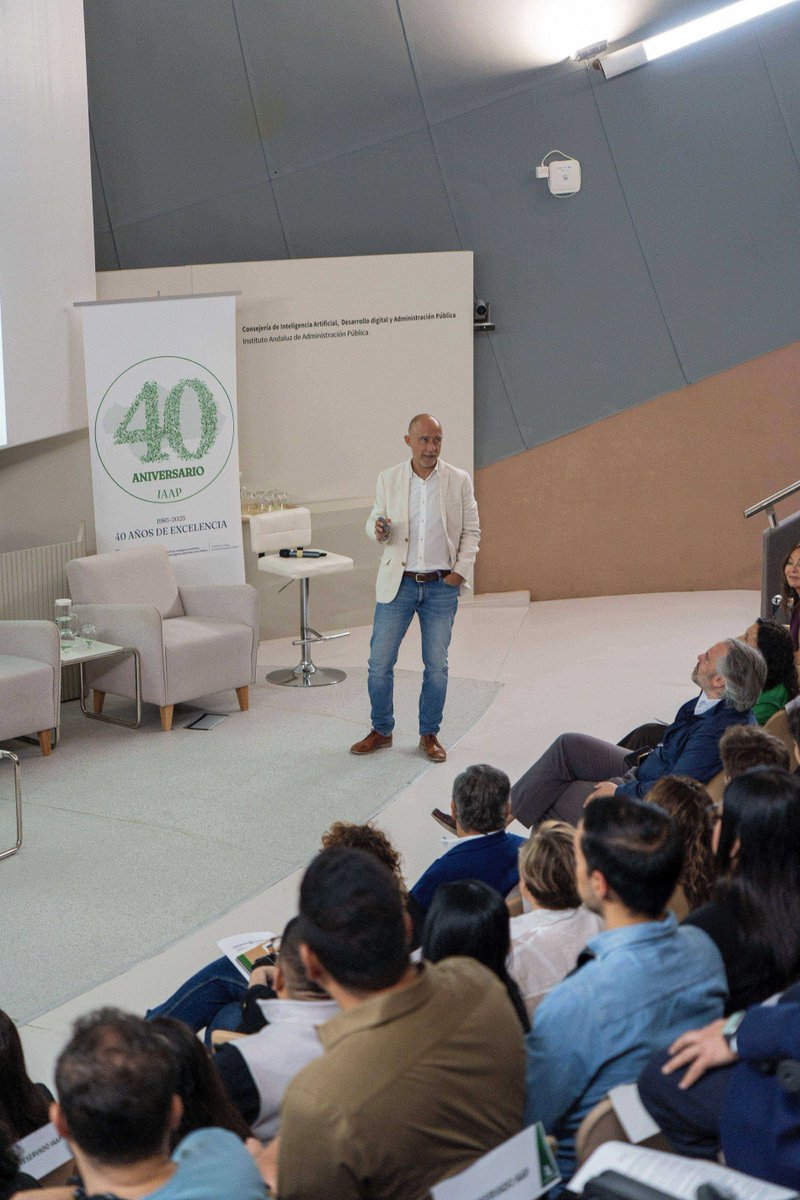 IAAPJunta's tweet photo. Hoy, IX Jornada de Gestión del Conocimiento de la @AndaluciaJunta: presentamos proyectos para preservar la experiencia, conectar generaciones e impulsar el aprendizaje colectivo.
@pploaiza @IAJuntaAND https://t.co/m20hnvk9lV