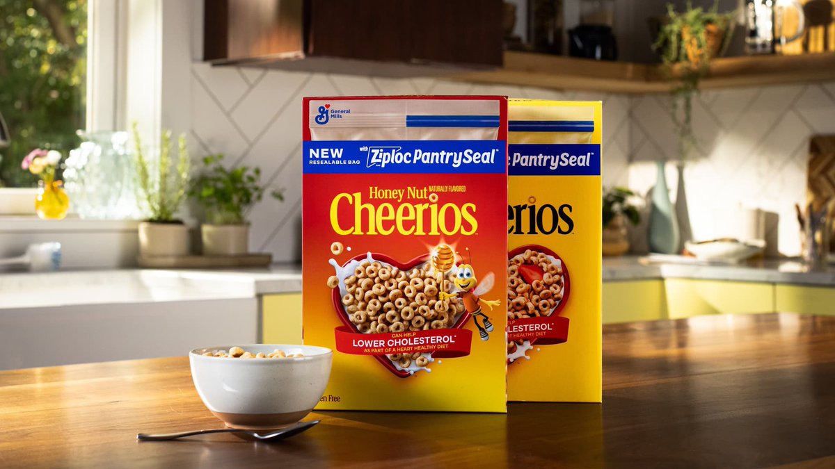 samir's tweet photo. 🚨🚨🚨 a cereal brand in 2026 has finally made their bags with a ziploc why did this take so long to do https://t.co/dC18z7RjgC