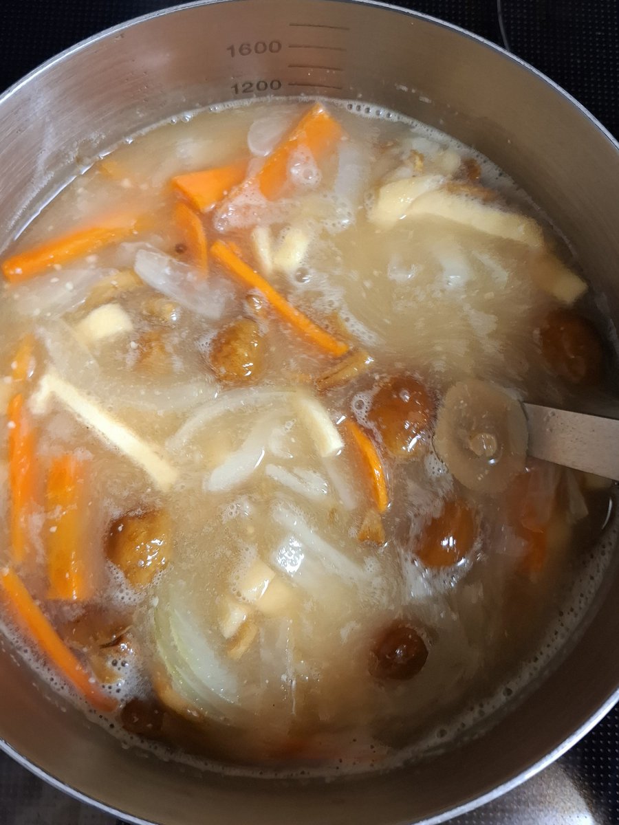 hapicchihapicch's tweet photo. 作り置きあると楽やわ～🥬
本日の🍚晩ごはん
ふるさと納税返礼品の鶏肉🐔
せせりを焼いて💡

焼いた鶏油まで活用するのが我が家の定番🤭

・せせりの焼いたん
・節約チーズリゾット
・なめこの味噌汁
・ゆで卵
・白菜の浅漬け

#はぴっち家のおうちごはん
#おうちごはん
#ふるさと納税

🔗🐔リプ欄👇 https://t.co/oli3FiRuwX