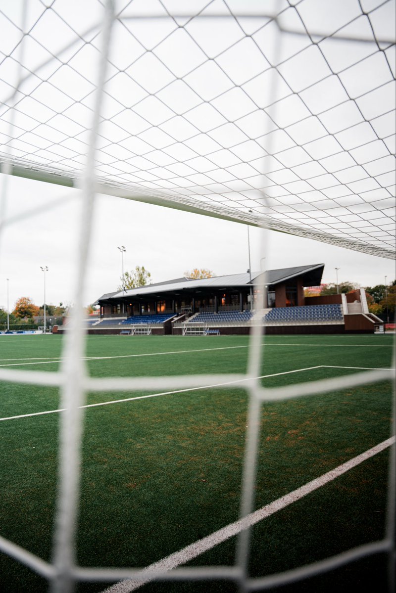 KoninklijkeHFC's tweet photo. ✅ Het veld, het materiaal, alles wordt keurig in gereedheid gebracht voor vanavond! 👏
#hfcgae #thegoodold #haarlem #heemstede #knvbbeker
(foto’s: Stanno) https://t.co/aPVFXsLRqW