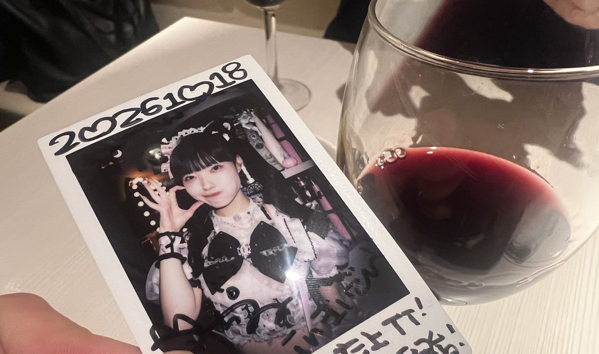 PanchanFantasy's tweet photo. こういう幸せがいっちゃん好き☺️

(このチェキ可愛すぎて若干ひいてる)
(ありえん可愛いありがとう) https://t.co/w3tIKrJEED