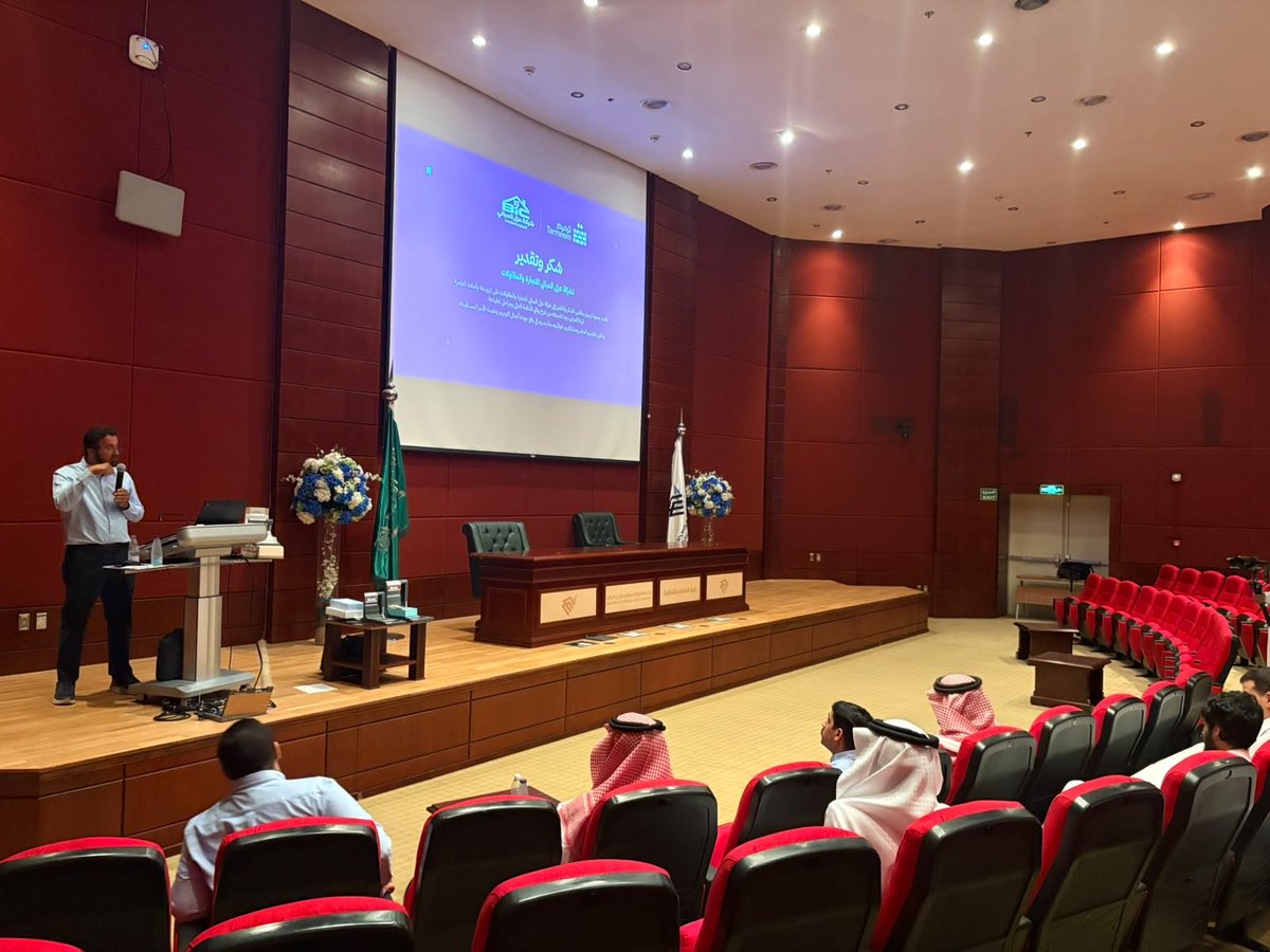 IAU_Arch's tweet photo. نظّمت #كلية_العمارة_والتخطيط بجامعة الإمام عبدالرحمن بن فيصل، بالتعاون مع جمعية #ترميم، ورشة عمل بعنوان:
 «العزل.. خلاصة عملية من واقع الميدان»، تناولت العزل المائي ومواده وأساليب تنفيذه وفق أفضل الممارسات الفنية.

وتأتي الورشة لتعزيز التكامل بين المعرفة الأكاديمية والخبرة الميدانية، بما يسهم في رفع جودة أعمال الترميم واستدامة المشاريع.

شكرًا لجمعية #ترميم على التعاون المثمر، ولجميع المشاركين على إثراء التجربة المعرفية والتطبيقية.

معًا نحو بيئة عمرانية أكثر جودة واستدامة 🌱

#كلية_العمارة_والتخطيط
#جامعة_الإمام_عبدالرحمن_بن_فيصل