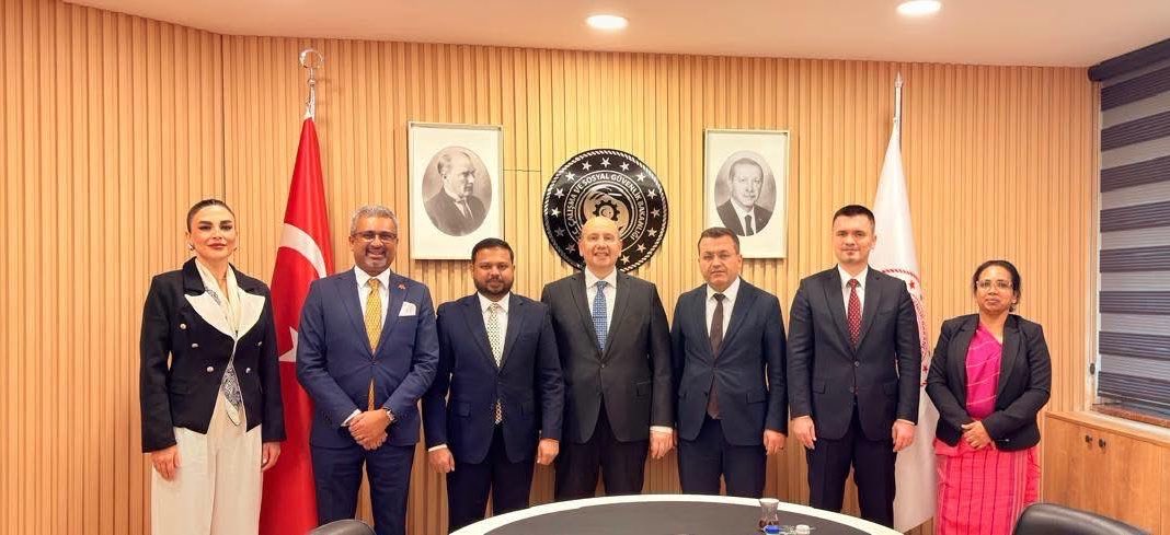 Hon_Arun_Hemach's tweet photo. Met with Prof. Dr. Lütfihak Alpkan, Türkiye’s Deputy Minister of Labour and Social Security, in Ankara to strengthen the Sri Lanka–Türkiye bilateral partnership in labour cooperation, skills development, ethical recruitment, and the protection and welfare of our workers.
#Türkiye https://t.co/Arf0cPDy2Y