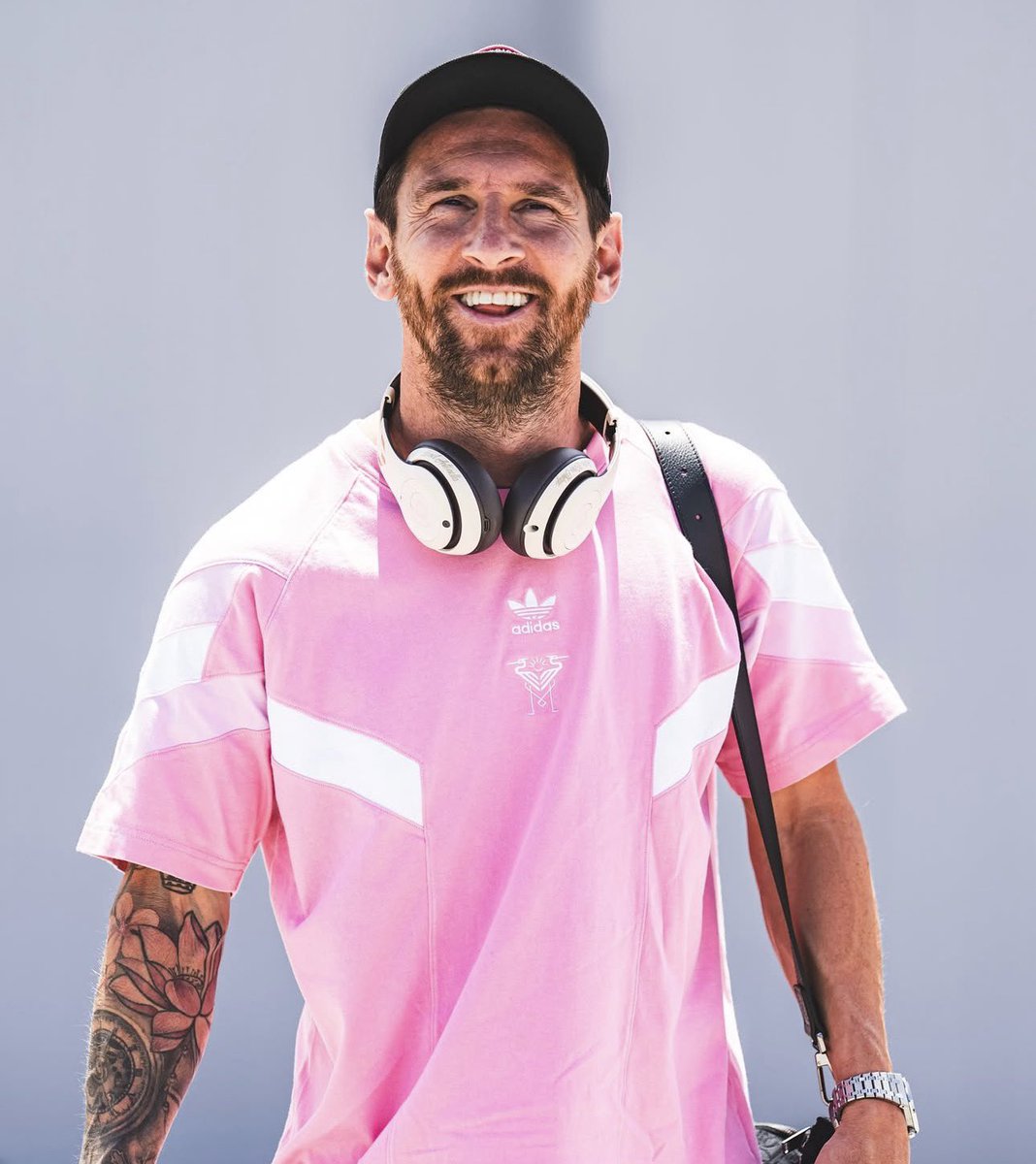 TouchlineX's tweet photo. 🚨 𝗖𝗥𝗔𝗭𝗬 𝗦𝗧𝗔𝗧: Lionel Messi is 39 years old and his last goal in a Champions League Final was at the age of 23. https://t.co/nHNZSexrDC