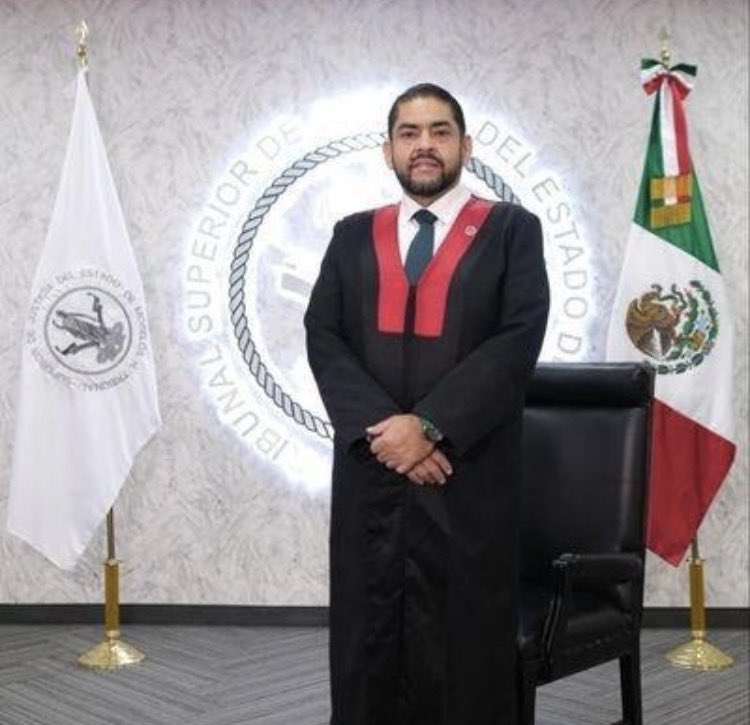 QueCosaNoticias's tweet photo. ⚖️🚨ESAF de Morelos denunció ante la Fiscalía Anticorrupción al exmagistrado Gamboa Olea por presuntas irregularidades en el Fondo Auxiliar del Poder Judicial durante 2022. Quedaron $9.9 millones sin solventar.

#Morelos #PoderJudicial #Anticorrupción #ESAF https://t.co/AXFB17861Y