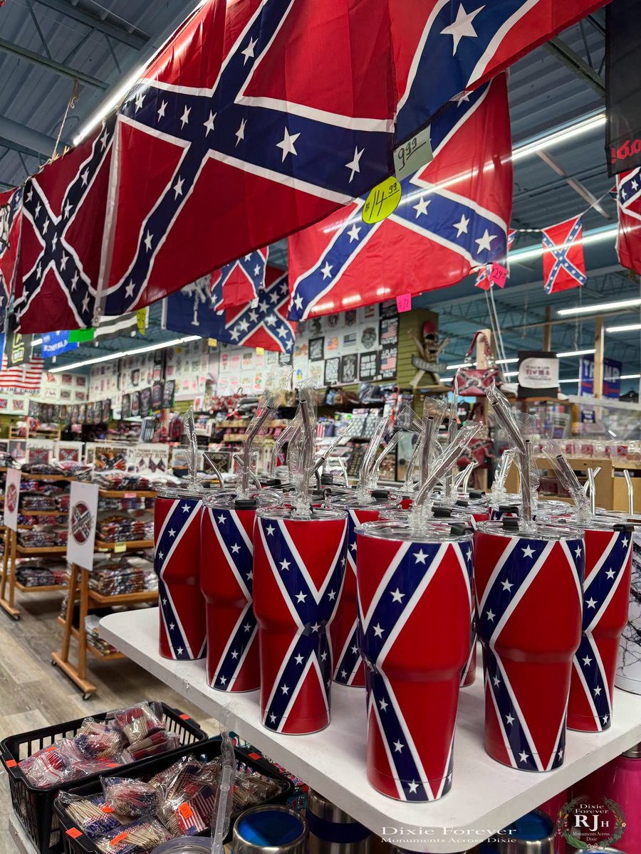 Steve_Boer1865's tweet photo. The Dixie Shop in Myrtle Beach, SC!

#dixie #Americana #heritage #cool https://t.co/sDBJRthbtN