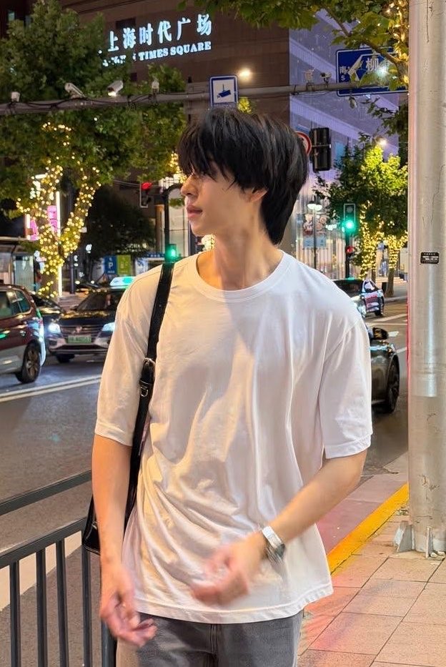 mubai__jk's tweet photo. โห มึง คอปหล่อมากกก ไทป์แบบนี้ผ่านตาใครไปแม่งคงโดนตกกันหมดอะ ไม่รอดสักคน https://t.co/jc6uPnLLcQ