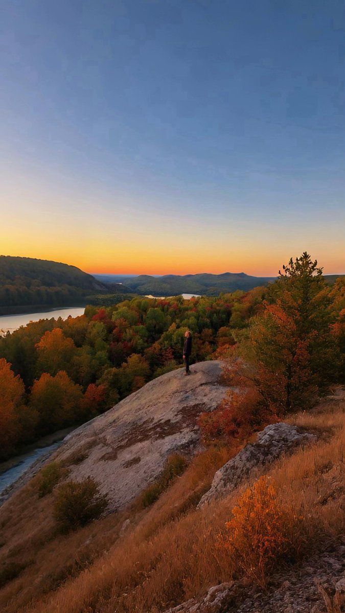 viewsoff's tweet photo. Fall in Quebec Canada 🇨🇦 https://t.co/NnfIzBKx16