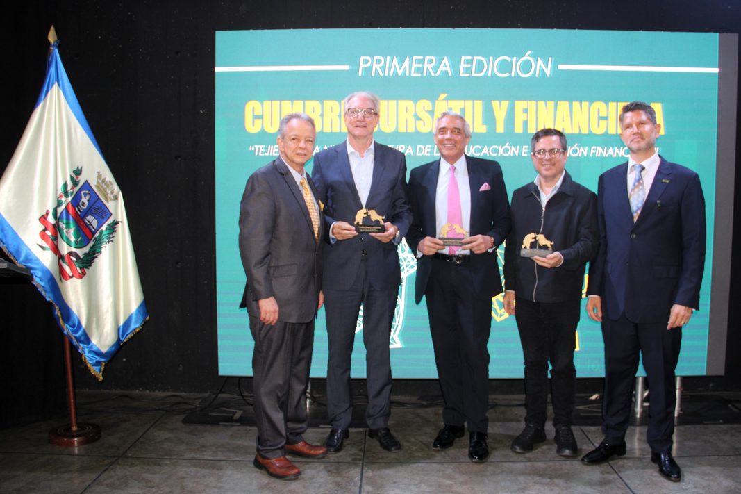 contrapuntovzla's tweet photo. En Chacao: Primera Cumbre Bursátil y Financiera 2026 acercó el conocimiento financiero a la población https://t.co/cDSLf1FDdl https://t.co/zOsdkwXE4U