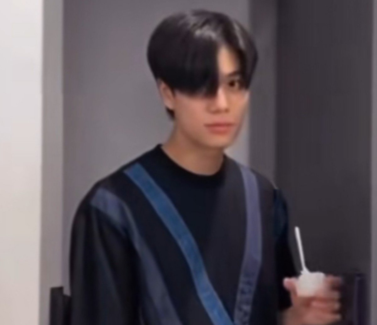 mybelovedphu's tweet photo. The way phuwin's expression changed for a sec when he checked if everyone noticed 👀🤫 https://t.co/wDXqY8iFao