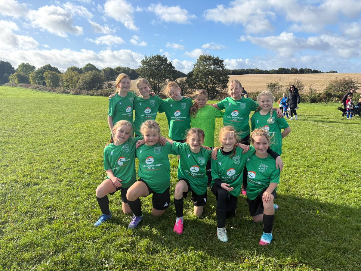 pcfc1906's tweet photo. Our girls under 10's Whites proudly model their new away kit and tracksuit tops, kindly sponsored by Angela and Holly at Valley Physiotherapy ( https://t.co/YUEjHlzej8) https://t.co/F4KAt6rXbZ