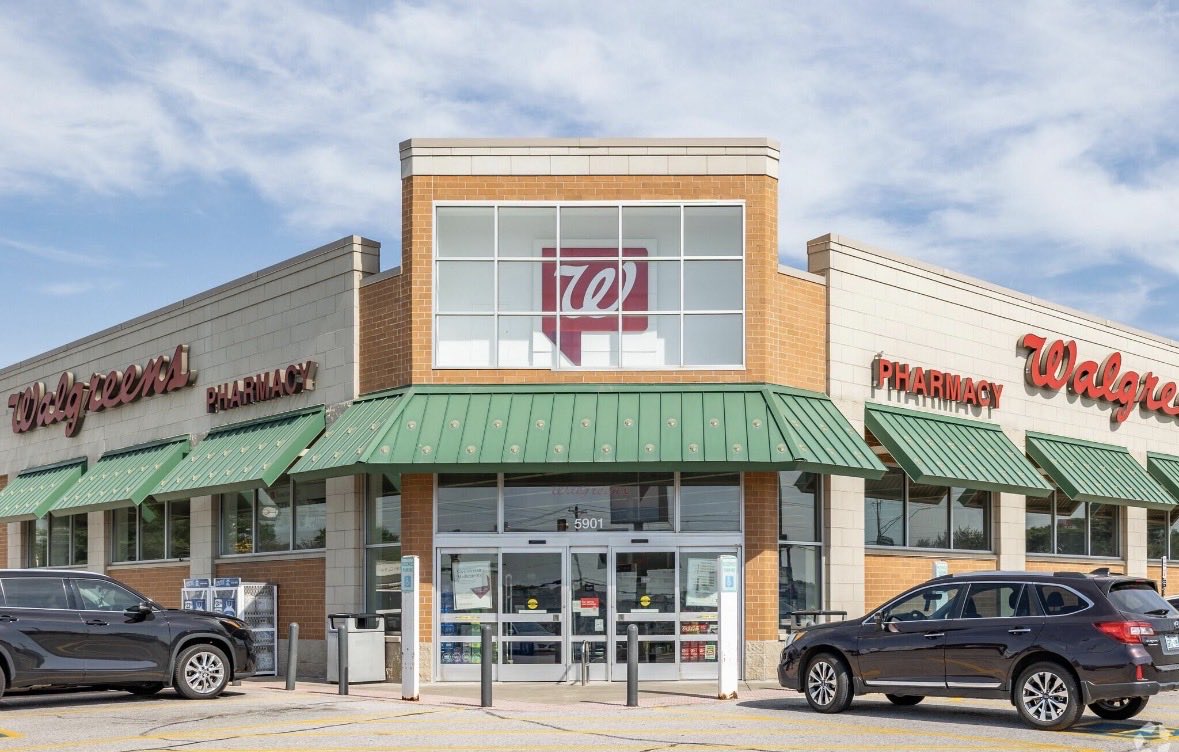MacroMatrix1's tweet photo. 🚨 Walgreens enters Chennai! 🇮🇳

One of America’s biggest pharmacy businesses has launched its first Global Capability Centre (GCC) in India, at DLF Downtown, Taramani.

The initial plan is to create 250+ high-value jobs in the first year.

But this is more than just an office opening.

🔹 Technology & software development
🔹 Data analytics and digital operations
🔹 Finance and global business services
🔹 Opportunities for Chennai’s skilled workforce

Walgreens has a long history dating back to 1901. Its global operations now extend beyond pharmacy retail into technology-enabled healthcare and business services.

For Tamil Nadu, the real opportunity is to attract more global companies, create skilled jobs and strengthen Chennai’s position as a GCC hub.

The next things to watch: actual investment, salaries, jobs created and future expansion.

Announcements matter. Execution and job creation matter more.

Welcome to Chennai, Walgreens! 

Good work from government. 

#Chennai #TamilNadu #Walgreens #GCC #Jobs #InvestInTamilNadu