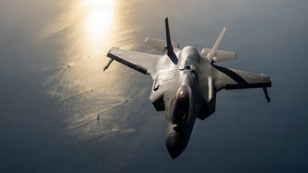 Sull11x's tweet photo. 🇺🇸💥هياط أمريكي فاخر 😅:

أعلنت اليوم لوكهيد مارتن السعودية: اجتياز صفقة طائرات «F-35» رسميًا مرحلة الإخطار للكونغرس الأميركي🇺🇸🇸🇦

وهي أهم مرحلة لاقتناء المقاتلة الأقوى عالميًا ، وتوقيت الإعلان مثير جدا، لتفهم سبب التوقيت؛ القِ نظرة على الإقتباس https://t.co/YML648QVRQ
