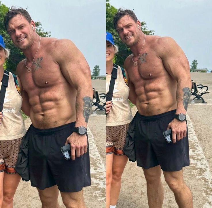 HimCentralqest's tweet photo. Brian Austin Green off-duty and still unfair.

Rate him 1-10 in the comments. https://t.co/T4qrWVtGTR