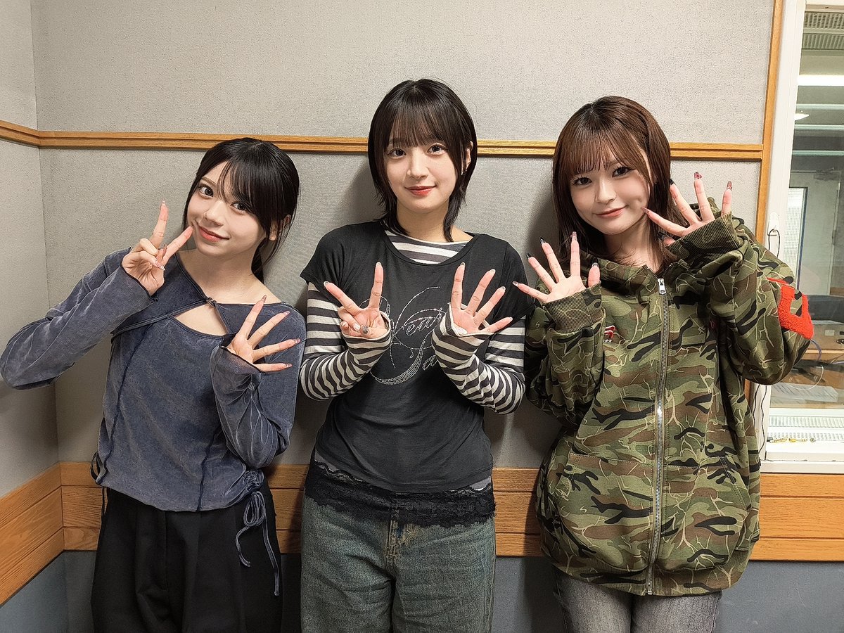 oshigotonorma's tweet photo. CBCラジオ 毎週火曜日23:30から放送❗

「 OCHA NORMAの推し事ノルマ更新中！ 」

今夜も米村姫良々・斉藤円香・筒井澪心の3人で放送📻

リーダー斉藤は30分版・初登場ということで、改めての自己紹介！

そして・・・

#推しノーマ
#オチャノーマ
#ocha_norma
https://t.co/c4tfyOR1fm https://t.co/A3gtTVZkPN