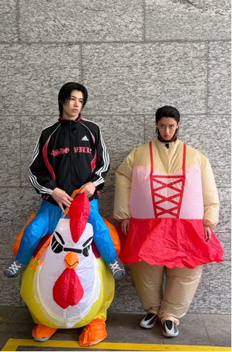 ling4shovz's tweet photo. they're so unserious together but the height difference makes it even more wholesome 😭 https://t.co/CY5t7nYr6i