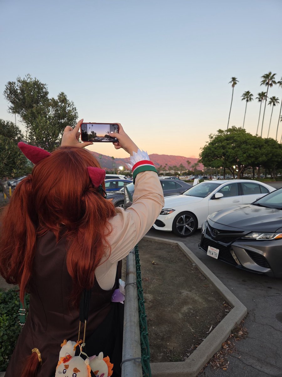 mallomomo's tweet photo. Being in California for #umamusume7th was absolutely amazing. Even though the concert was cancelled, I was so moved by how everyone made the most of it with all the fan events and meetups. Some of the most fun I’ve ever had in a fandom space, ever. Thank you for everything💚 https://t.co/4aXVBmhg1p