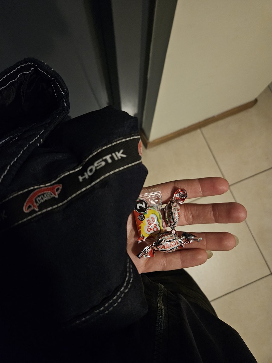 ONLINEWRLD's tweet photo. vas a cambiar monedas y te pagan en caramelos
pd. Siempre toro nunka pescado https://t.co/NVwfwWOBFa