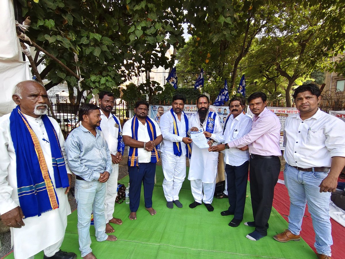 kailashJai_ASP's tweet photo. आज, आज़ाद मैदान में आंदोलन का दुसरा दिन रहा, इसी मौके पर वरिष्ठ समाजसेवी "सचिन कदम" ने आज़ाद समाज पार्टी मुंबई में जाहिर प्रवेश किया, तमाम पदाधिकारी कार्यकर्ताओं के बीच उन्हें मुंबई प्रदेश सचिव पद पर नियुक्त कर पार्टी में अहम जिम्मेदारी दी गई. https://t.co/o0ZURDik6s