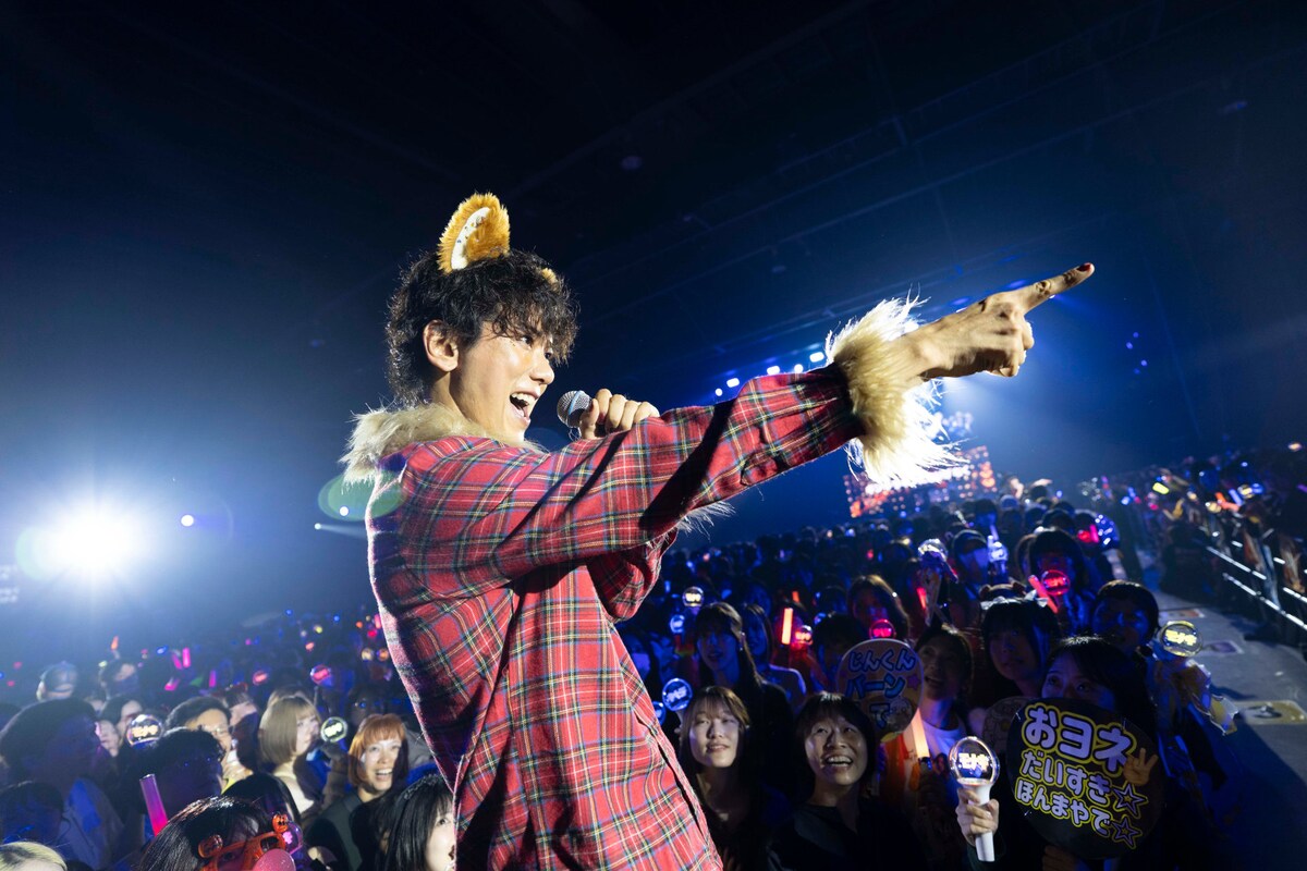 natalie_mu's tweet photo. 【ライブレポート】モナキなりのハロウィン！仮装、すごろく、アイドルカバー……最後はサンバ衣装でモナカマと大騒ぎ（写真47枚 / セットリストあり）
https://t.co/ZpcswN4x1Q https://t.co/UyVCpBBVMr