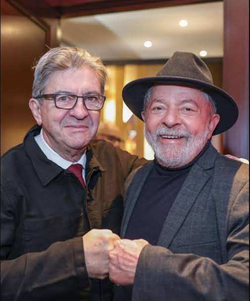 MarcoP3dro's tweet photo. Jean-Luc Mélenchon é amigo do Lula e vai concorrer a presidencia na França! Bora ajudar no engajamento?🇧🇷
Jean-Luc Mélenchon est un ami de Lula et il va se présenter à l'élection présidentielle en France ! On se mobilise pour soutenir sa campagne ?🇫🇷
#10MilleSoldatsDeMélenchon https://t.co/BKo5sVIShV