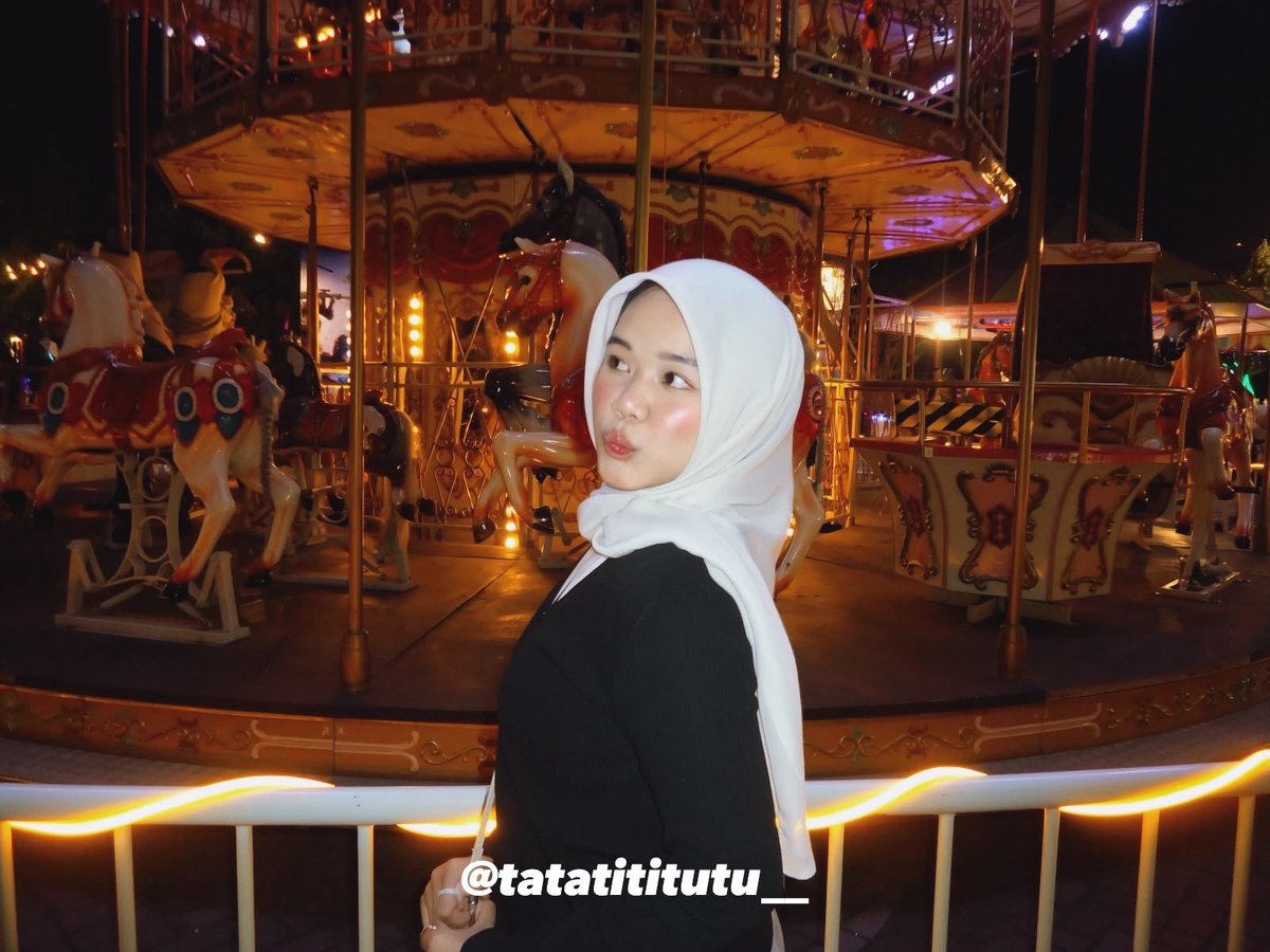 tatatititutu___'s tweet photo. REKOMENDASI HIJAB🎀

hijab paris premium, mudah diatur😍🫶🏻
aku sampe punya beberapa warna dari brand ini💝
#zonauang #affilliate 

https://t.co/5MTB4l76Sq https://t.co/H51JV6tbBO