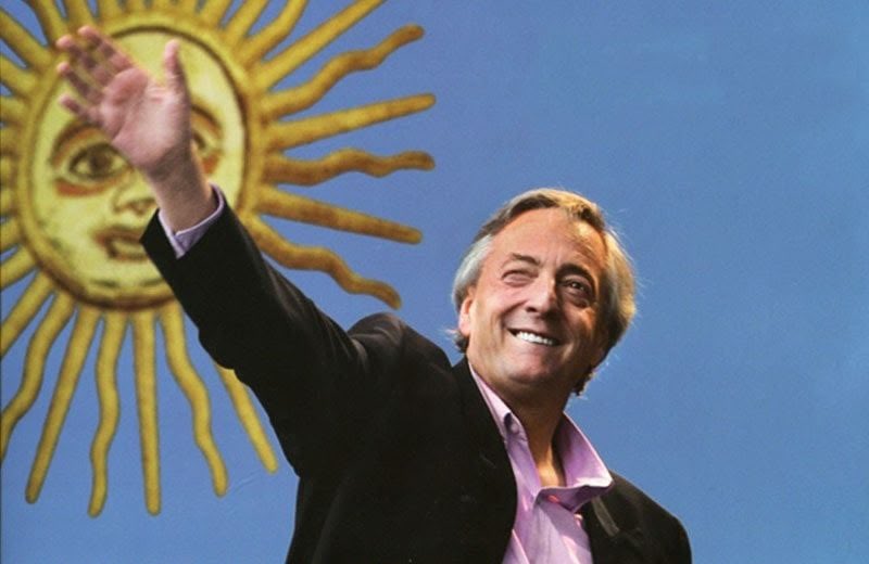 MarceloGalland's tweet photo. “Luchen, porque vienen por sus sueños y por el futuro de la Patria”.  Una frase que está más vigente que nunca. 

A 16 años de su partida, recordamos a Néstor Kirchner y su convicción de que otro país era posible.

El impulsor de un proyecto que creó oportunidades, devolvió derechos y recuperó los sueños que el pueblo argentino había perdido.