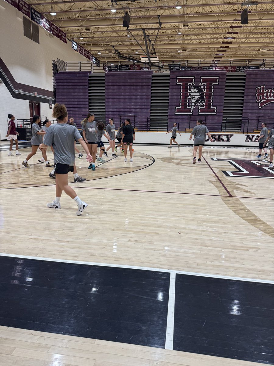 HamiltonHoops's tweet photo. Camp Week has begun!!!!

5 AM Check In ✅

Day 1 | Camp Go 🚀

Making decisions, moving &amp; growing as a UNIT!

#ChasingGreatness #LadyHuskiesBasketball https://t.co/68HIJKKYC9