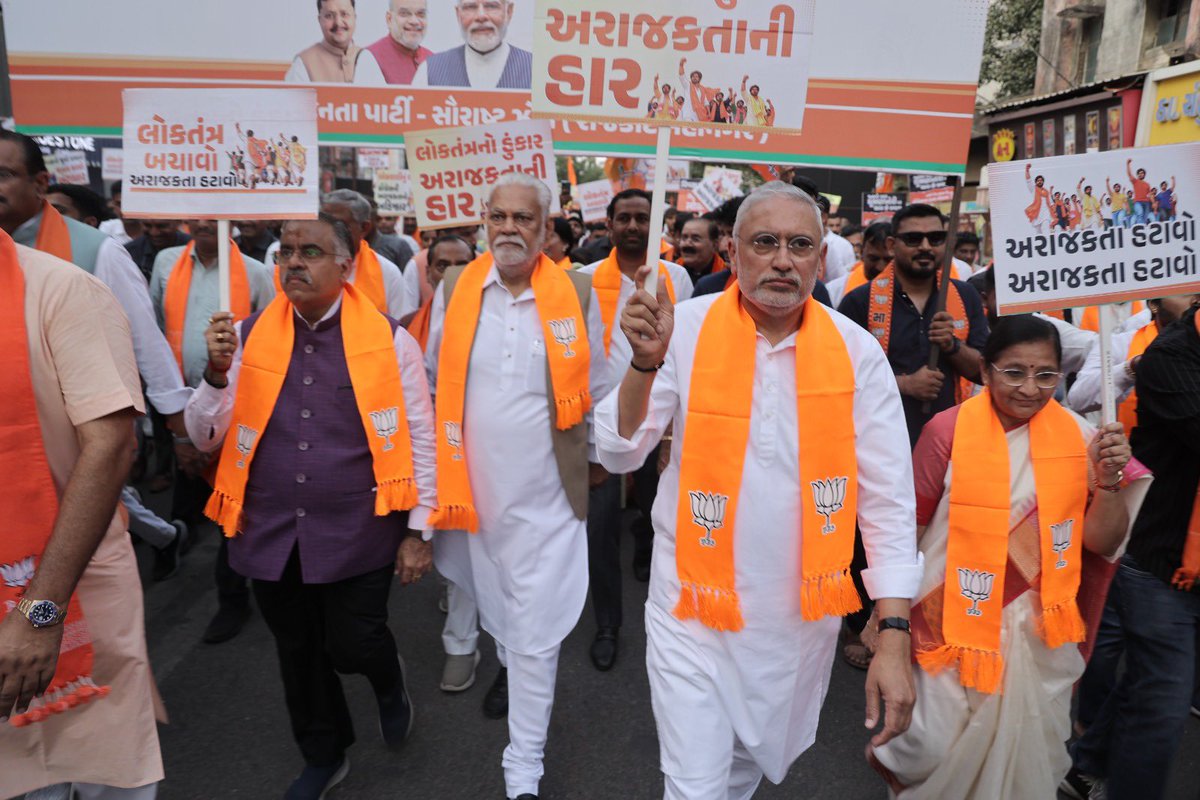 PRupala's tweet photo. દેશની એકતા, અખંડિતતા અને લોકશાહીના પાયાને મજબૂત રાખવા તેમજ અરાજકતા ફેલાવવાના પ્રયાસો સામે આ પદયાત્રાના માધ્યમથી જનજાગૃતિનો મજબૂત સંદેશ પાઠવવામાં આવ્યો. https://t.co/bb6Wr7D3BP