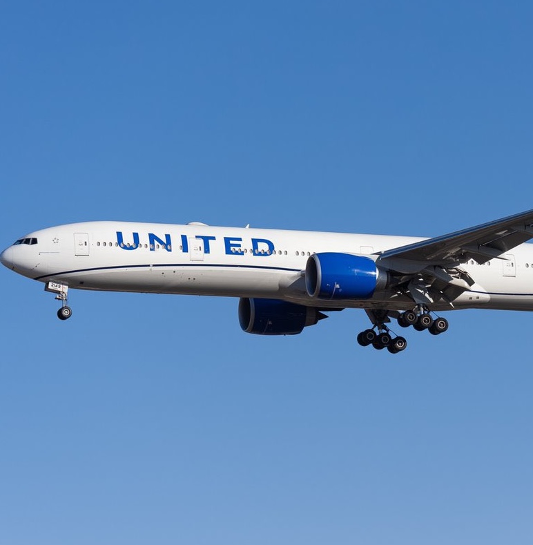 SawyerMerritt's tweet photo. United Airlines CEO in new interview on Delta Airlines choosing not to adopt @Starlink:

"It's a mistake. I think (Starlink) is the biggest competitive advantage of all time. We are going to have a few years of being the only airline that has it at scale." https://t.co/Oi9ATcdmgT