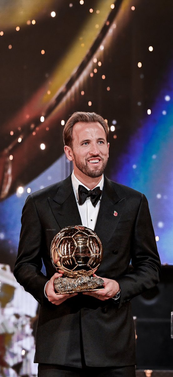 Footbal_Edit_HD's tweet photo. └📂 #BayernMunich 
     └📂 Harry #Kane  
➣ @Footbal_Edit_HD 

#BallonDor | #4K | #Wallpaper 
📥 4K Version: https://t.co/vbNOYuSbqW https://t.co/UppuJTYnhs