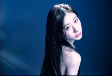 nbdylikeryu's tweet photo. she’s about to sing shi shi shi shi shimmering face https://t.co/geVpP9K0wd