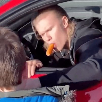 Fezztalks's tweet photo. What's up with haaland?, he's always driving and eating carrots 😂 https://t.co/qCpzc4Z30P