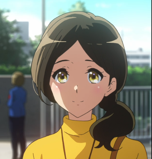 Lafo_euphonium's tweet photo. 今日は小笠原晴香先輩の誕生日❗🍠🍪
晴香先輩、誕生日おめでとうございます‼️
#小笠原晴香生誕祭2026 #小笠原晴香生誕祭
SS：特別じゃない、私たち
～～～～～～～～～～～～～～～～～
全国大会まであと少し。
十月も終わりに近づき、北宇治高校の校舎には秋の冷たい空気が入り込むようになっていた。
窓の外では木々が少しずつ色づき始め、放課後の廊下に差し込む西日がずっと低い位置から伸びる。
そんな季節の移り変わりとは裏腹に、音楽室にはいつもと変わらない熱気が満ちていた。
「はい、じゃあ今日はここまで。お疲れさま！」
晴香が声をかけると、部員たちから一斉に返事が上がる。
譜面台を畳む音や椅子を動かす音が重なり、張り詰めていた空気が少しずつ緩んでいく中、晴香はその様子を見渡しながら小さく息を吐いた。
全国大会まで残された時間は決して多くない。
それでも、こうして全員が揃って練習を終えられることが今は何より嬉しかった。
「いやあ、今日もみんな頑張ったねえ」
聞き慣れた声に振り向くと、あすかがいつもの調子で笑っていた。
「特に最後のところ、なかなかよかったんじゃない？」
「うん。私もそう思う」
「この調子なら、全国でもいい演奏ができそうだねえ」
「もう、あすかったら。まだまだ練習するところはいっぱいあるんだから」
「晴香部長は厳しいですなあ」
大げさに肩をすくめるあすかに晴香は呆れたように笑う。
少し前まで、この声が音楽室から消えていた。
あすかが部活に来られなくなってからの日々を思い返せば、今こうして隣に立っていることがまだ少し不思議に感じられる。
けれど、もうそんなことを考える必要はないのかもしれない。
あすかは戻ってきて、北宇治は全国大会へ向かっている。
それだけで、今は十分だった。
「じゃ、私はちょっと片付けがあるから」
「おやおや、部長は今日も残業ですか？」
「残業って……そんな大げさなものじゃないよ」
「……何か手伝おうか？」
「え？ううん、大丈夫だよ。そんなに時間かからないと思うし」
「まあまあ、そう言わずに。私がいなかった間ずいぶん仕事を任せちゃったみたいだし」
あすかはそう言って、少しだけ申し訳なさそうに笑った。
「……じゃあ、ちょっとだけお願いしようかな」
「お任せあれ～」

そんなやり取りをして、二人は机の上に広げた資料へと向き直った。
部員たちが帰り、音楽室は静かになっていた。
窓際の机に腰を下ろした晴香は、練習予定や連絡事項を書き込んだ紙を一枚ずつ確認していた。
あすかがいなかった間に作ったものも多く、改めて見返してみるとずいぶんいろいろなことがあったのだと思う。
もちろん、全部を一人でやったわけではない。
それでも、最後に判断するのは部長である自分だった。
あすかがいればもっと上手くできたのかもしれない。
そう考えたことも、一度や二度ではなかった。
「へえ、結構あるね」
向かいの席で資料を整理していたあすかが、感心したように呟いた。
「これ、私がいなかった時の分？」
「うん。まあ、全部じゃないけどね」
「ふうん……」
あすかは一枚の紙を手に取り、しばらく眺めていた。
いつものように何か冗談を言うのかと思っていたけれど、意外にもそのまま黙って次の紙へと目を移す。
「……大変だった？」
不意にあすかが尋ねた。
晴香の指が止まる。
「私がいなかった間」
何気ない口調だったけれど、そこには少しだけ遠慮が感じられた。
「……うん。大変だったよ」
少し考えてから、晴香はそう答えた。
「正直、何度も困ったし、どうしたらいいのか分からなくなることもあった」
「そっか」
「でも、みんなが助けてくれたから。何とかやってこられたかな」
あすかは小さく頷くと、手にしていた紙を元の場所へ戻した。
「……ごめん」
その言葉に、晴香は顔を上げた。
「いろいろ迷惑かけちゃって」
「……あすか」
「いやあ、こうして見せられると、改めて申し訳なくなる」
あすかは少し困ったように笑い、机の上の資料を指先で揃えた。
「晴香にも、香織にも、ほかのみんなにも。ずいぶん助けてもらっちゃった」
「うん。でも、あすかにもいろいろ事情があったんだし」
「……でも、それでみんなが大変だったことまで、なかったことにはできないからさ」
そう言って、あすかは小さく肩をすくめる。
「今回はちょっと、いろいろ考えさせられた」
晴香はその横顔を見つめた。
いつものあすかなら、もっと上手く話を逸らしてしまいそうなものだった。
けれど今は、冗談めいた口調の奥に、確かな申し訳なさが感じられる。
「……うん」
晴香は小さく頷き、再び資料へ視線を落とした。
窓の外では、夕日が校舎の向こうへ沈み始めていた。
机の上に落ちる光がゆっくりと橙色に変わり、誰もいなくなった音楽室には、二人が紙を揃える音だけが響いている。
「ねえ、晴香」
「なに？」
「私さ、やっぱり部長にならなくてよかったと思うんだよね」
唐突な言葉に、晴香は思わず顔を上げた。
「……今さら？」
「うん。今さら」
あすかはいつものように笑った。
「いや、今回のことで改めて思ったんだけどさ」
「……どういうこと？」
「私が部長だったら、こんなふうにはできなかったと思うんだよね」
あすかは机の上に並んだ資料へ視線を落とす。
「私だったら、たぶん自分で何とかしようとしたと思うんだよ。人に頼むより、自分でやった方が早いことも多いし」
「……あすからしいね」
「でしょ？」
あすかは少し得意げに笑ってから、ふっと表情を緩めた。
「でも、それじゃどうにもならないこともある」
晴香は何も言わなかった。
あすかが何を思い浮かべているのか、聞かなくても何となく分かったからだ。
誰よりも器用で、何でもそつなくこなしてしまう。
そんなあすかのことを、晴香はずっと特別だと思っていた。
自分よりもずっと優秀で、みんなから頼りにされていて、本当なら部長だってあすかがやるべきだった。
そう思っていたこともある。
けれど、そのあすかが部活に来られなくなったとき、晴香は初めて自分がどれだけ彼女に頼っていたのかを思い知った。
そして、あすかにもできないことがあるのだと知った。
「私ね、あすかがいなくなったときすごく不安だった」
ぽつりと口にすると、あすかがこちらを見る。
「でも、部長だから。みんなの前ではちゃんとしてなきゃって思って」
「うん」
「それでも、一人じゃどうにもならないことばっかりだった。香織にも、ほかのみんなにもたくさん助けてもらっちゃった」
「……それでいいんじゃない？」
あすかは、あっさりと言った。
「だって晴香は、ちゃんとみんなに頼れたんでしょ？」
「……うん」
「私は、それができなかったからさ」
その言葉に、晴香はあすかを見つめた。
あすかは少しだけ苦笑する。
「結局、皆にずいぶん助けられちゃったしね。ほんと、格好つかないよ」
「……そんなこと、ないと思うけど」
「いやいや、これはさすがに反省してる」
そう言って、あすかは少しだけ真面目な顔になった。
「だからさ、晴香には感謝してるんだ。私がいない間もちゃんと部を支えてくれてたから」
晴香は思わず目を伏せた。
あすかからそんなふうに言われるとは、思っていなかった。
「……私は、ただ自分にできることをやっただけだよ」
「うん。だから、すごいんじゃん」
あすかは、今度こそいつものように笑った。
「やっぱり私より晴香の方が、部長に向いてたんだよ」
思いがけない言葉だった。
晴香はしばらく返事ができず、ただ目の前の友人を見つめていた。
以前の自分ならきっとすぐに否定していただろう。
あすかの方がずっとすごい。
自分なんかよりずっと部長にふさわしい。
そう言って、また彼女を特別な場所へ押し上げていたのかもしれない。
でも、今は。
「……そうかもね」
自分でも驚くほど、素直にその言葉が出てきた。
「おや？」
あすかが面白そうに眉を上げる。
「否定しないんだ？」
「そうだよ……私だって結構頑張ったんだから」
そう言って笑うと、あすかも小さく笑った。
「うん。知ってる」
その一言が、思いのほか嬉しかった。
ずっと追いかけていた背中。
自分には届かないと思っていた相手。
けれど、今こうして向かい合っているのは、特別な誰かではなく、同じように悩み、迷い、時には間違える一人の友人だった。
「……でもね、あすか」
「ん？」
「もう、こんなのは御免だからね！」
思わず声を大きくすると、あすかは一瞬きょとんとして、それから少し困ったように笑った。
「……うん。ほんと、ごめん」
その素直な返事に、晴香は少しだけ驚いた。
けれど、すぐにあすかはいつもの調子で肩をすくめる。
「いやあ、今回はさすがに頭が上がりませんなあ」
「もう、そういうこと言って！」
「いやいや、本心ですよ？」
「……ほんとに？」
「もちろん。今後は部長の言うことをしっかり聞かせていただきます」
「もう、今さらそんなこと言わなくてもいいから！」
晴香が思わず笑うと、あすかもつられるように笑った。
その笑顔を見ていると、さっきまで胸の奥に残っていた小さなわだかまりも、少しずつほどけていくような気がした。
「……でもね、あすか」
「うん？」
「戻ってきてくれて、本当によかった」
晴香は、今度はまっすぐにあすかを見た。
「大変だったのは本当だけど……やっぱり、あすかがいないのは寂しかったから」
あすかは一瞬だけ目を丸くし、それから柔らかく笑った。
「……ありがとう」
それ以上、二人は何も言わなかった。
資料を片付け終えた頃には、窓の外で夕日が校舎の向こうへ傾いていた。
二人で机を元の位置に戻し、忘れ物がないか確認してから音楽室を出る。
「じゃあ、電気消すよー」
「うん、お願い」
あすかがスイッチを押すと、夕暮れの光だけが残った音楽室が、ゆっくりと暗闇に沈んでいく。
晴香は扉を閉め、鍵をかけた。
廊下にはもうほとんど人の姿がなく、窓の向こうでは校庭の木々が夕暮れに染まり始めている。
「ねえ、晴香」
「ん？どうしたの？」
歩き出そうとした晴香を、あすかが呼び止めた。
振り返ると、あすかは鞄の中を探り小さな包みを取り出していた。
「はい、これ」
「……え？」
差し出された包みを見て、晴香は首を傾げる。
「なに、これ？」
「まあまあ、受け取ってよ」
「……もしかして、お詫びのつもり？」
少し頬を膨らませながら言うと、あすかはきょとんとした顔をした。
「え？いやいや、そういうわけじゃないんだけど」
「さっきから謝ってばっかりだったし……別に、そんなことしなくてもいいんだからね」
「まあまあ、とりあえず受け取ってよ」
そう言われて、晴香は差し出された包みを受け取る。
すると、あすかはにっこりと笑った。
「誕生日プレゼントだよ」
「…………え？」
晴香は目を瞬かせた。
「誕生日？」
「そう。お誕生日おめでとう、晴香」
「……あっ！」
そこでようやく、晴香は今日が十月二十八日であることを思い出した。
全国大会を目前に控え、あすかのことも含めて何かと慌ただしかったこの数週間。
練習のこと、部のこと、全国大会のこと。
考えることが多すぎて、自分の誕生日のことなどすっかり頭から抜け落ちていた。
「……忘れてた」
「ええっ、当の本人が？」
あすかは大げさに驚いてみせる。
「いやあ、まさか自分の誕生日まで忘れるとは。さすが部長、仕事熱心ですこと」
「もう、からかわないでよ！」
晴香が恥ずかしそうに顔を赤らめると、あすかは楽しそうに笑った。
「まあ、最近はいろいろあったからね」
そう言ってから、少しだけ声を柔らかくする。
「でも、こういう日はちゃんと祝わないと」
晴香は手元の包みを見つめた。
丁寧に包まれた小さな贈り物。
あすかが自分の誕生日を覚えていてくれたことが、何より嬉しかった。
「……ありがとう、あすか」
「どういたしまして」
「……大切にするね」
晴香は包みを胸元に寄せ、少し照れくさそうに笑った。
「……ねえ」
「ん？」
「全国、楽しみだね」
あすかは一瞬だけ目を丸くし、それからいつものように笑った。
「うん。楽しみ」
二人は再び歩き出す。
かつては、ずっとその背中を追いかけていた。
少しでも近づきたくて、でも自分には届かないと思っていた。
けれど今は、どちらが前でも後ろでもない。
同じ廊下を、同じ速さで歩いている。
窓から差し込む最後の夕日が、二人の影を長く伸ばしていた。

全国大会まで、あと少し。
その日まで、こうして一緒に歩いていけたらいい。
晴香は手の中の包みをそっと握り、隣の友人をちらりと見て、もう一度小さく笑った。