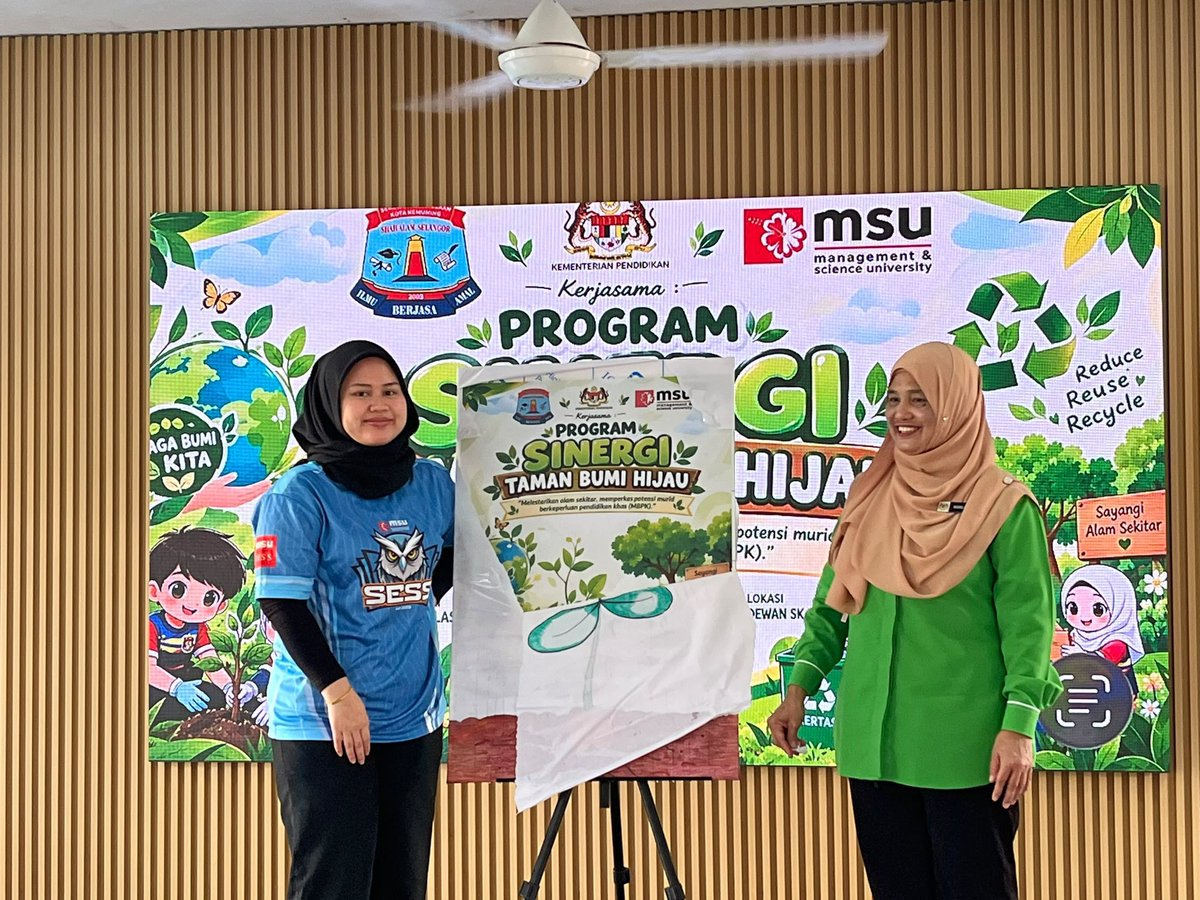 MsumalaysiaS's tweet photo. Growing greener futures together! The Program Sinergi Taman Bumi Hijau brought #MSU and school students together at SK Kota Kemuning for hands-on learning, teamwork, inclusion and environmental awareness. Small steps, greener tomorrows!
#GreenFuture #SESS #SDG15, #SDG11, #SDG13 https://t.co/cs4ogq0OTg