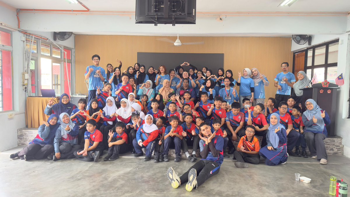 MsumalaysiaS's tweet photo. Growing greener futures together! The Program Sinergi Taman Bumi Hijau brought #MSU and school students together at SK Kota Kemuning for hands-on learning, teamwork, inclusion and environmental awareness. Small steps, greener tomorrows!
#GreenFuture #SESS #SDG15, #SDG11, #SDG13 https://t.co/cs4ogq0OTg