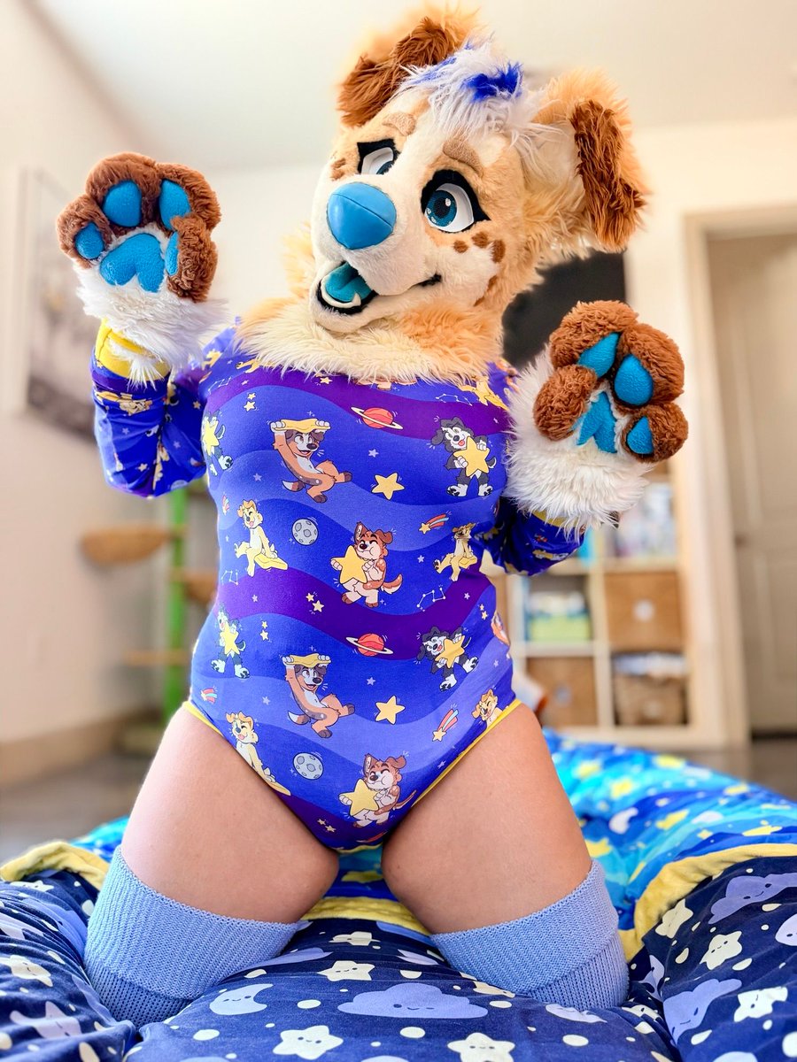 OnesieDownunder's tweet photo. Paws among the stars and dreams beyond the moon 🐾🌙

The Star Pups Onesie (designed by @AkkoDoggo) launches October 27th at 7PM EDT 🐶🌟

Blast off at https://t.co/atWWZtU3Ny 🚀

📸: @dinocorgnuggets

#onesiesdownunder https://t.co/NDL126v2u6